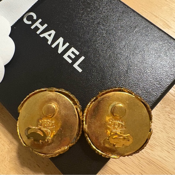 AUTHENTIC CHANEL Vintage Gold Plated Braided Pearl Clip On Earrings ✨ - Picture 5 of 7